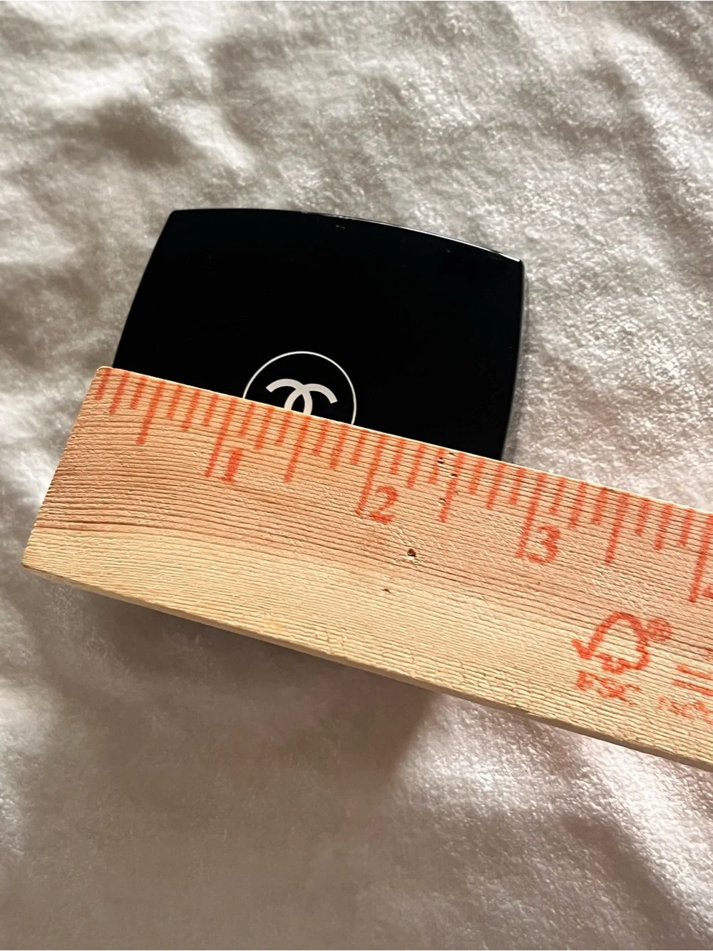 CHANEL Black Pressed Eyeshadow with False Lash Impression